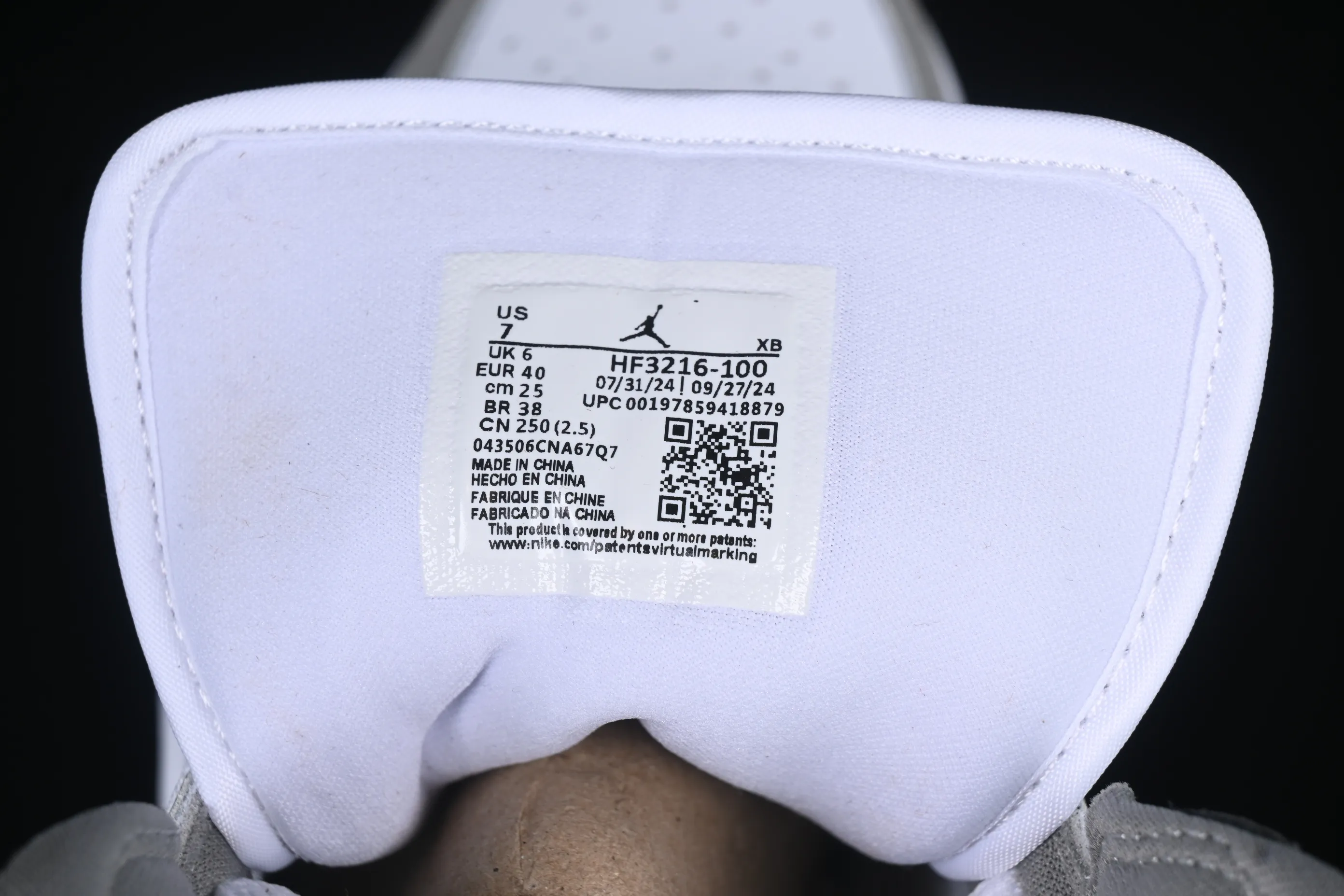 All categories Air Jordan Jordan series basketball shoes Air Jordan 1 Mid Air Jordan 1 Mid AJ1 Joe 1 patent leather white gray Zhongbang basketball shoes HF3216-100
